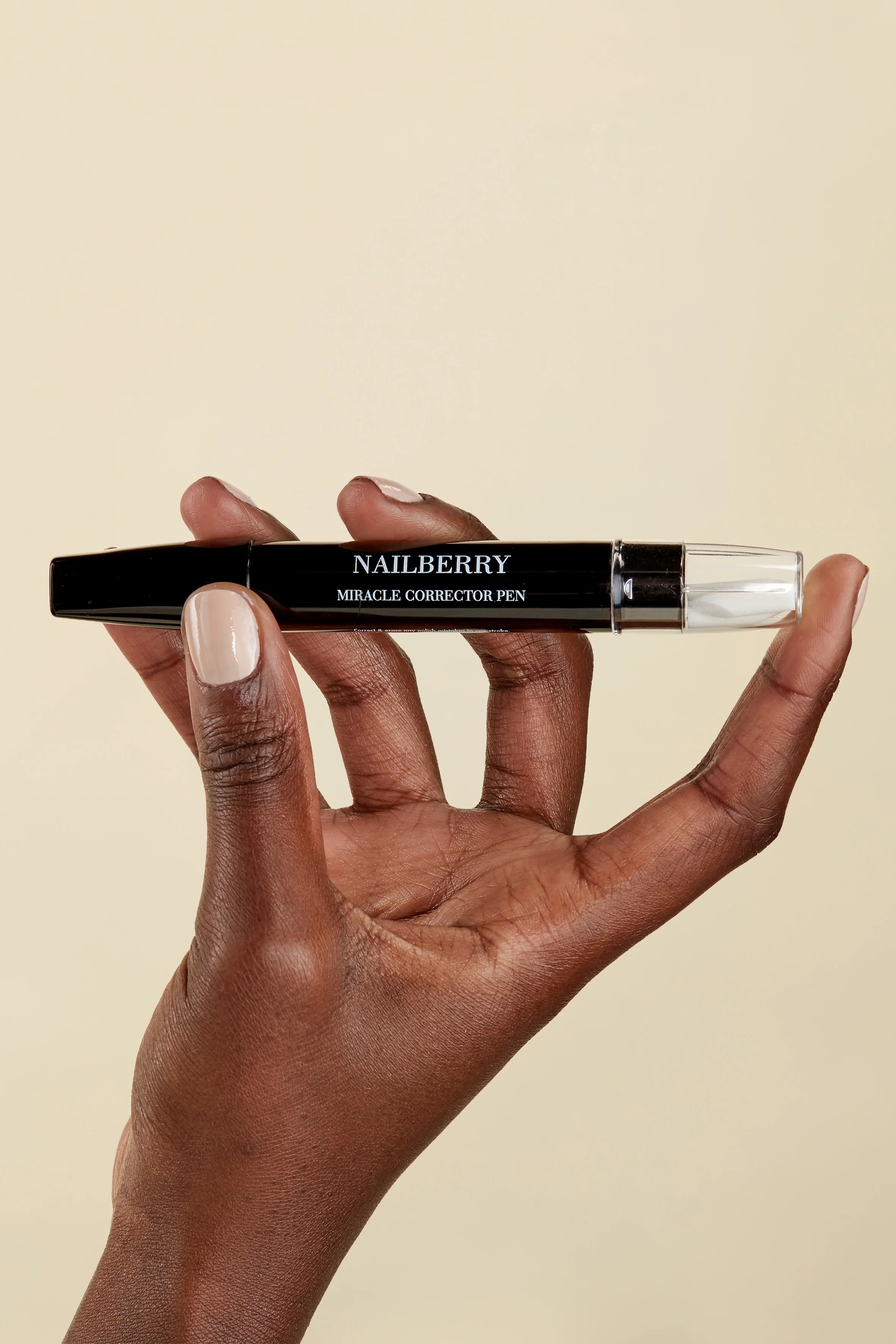 NAILBERRY MIRACLE CORRECTOR / ACETONE FREE