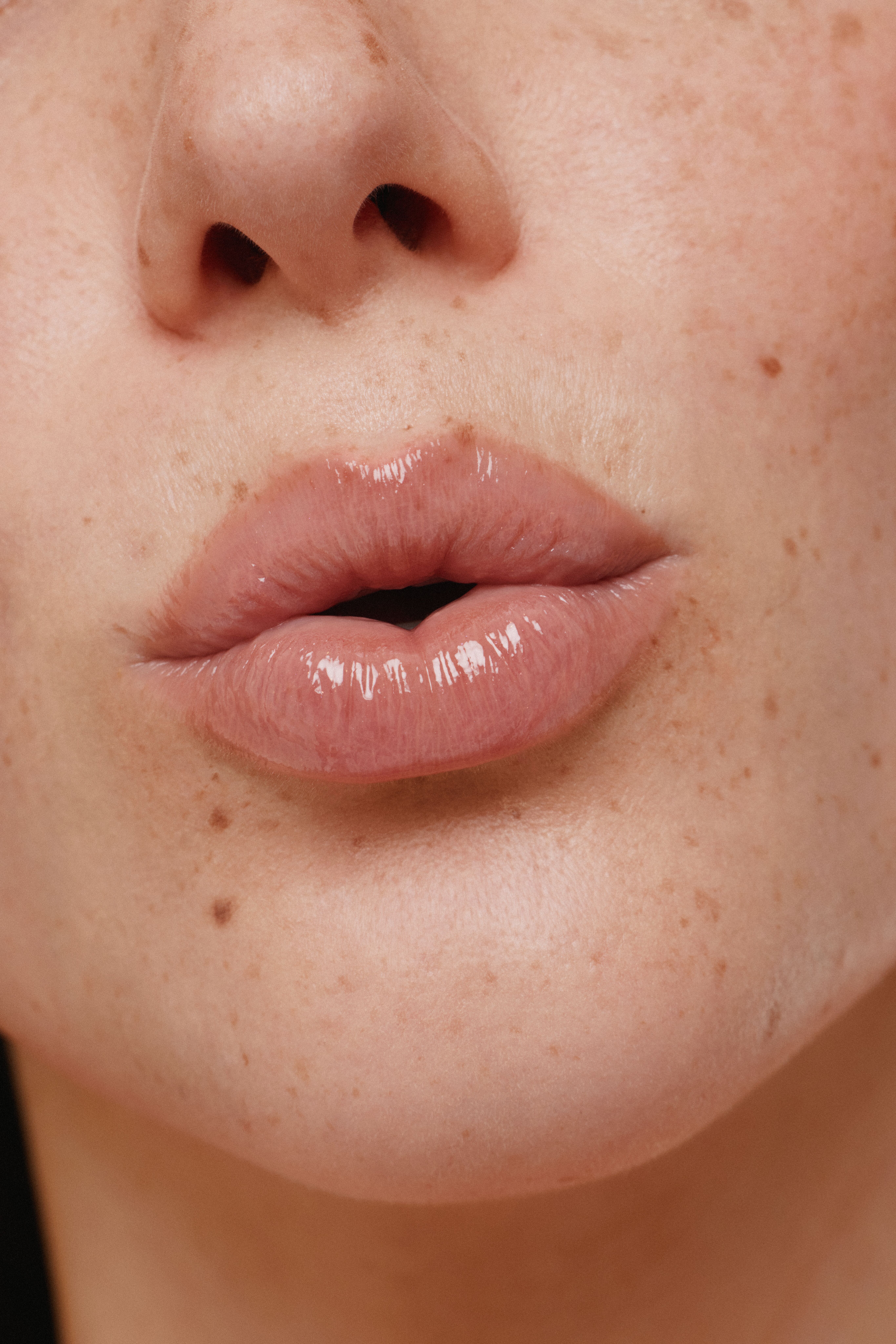 ILIA BEAUTY OVERGLAZE HYDRATING LIP GLOSS PORCELAIN