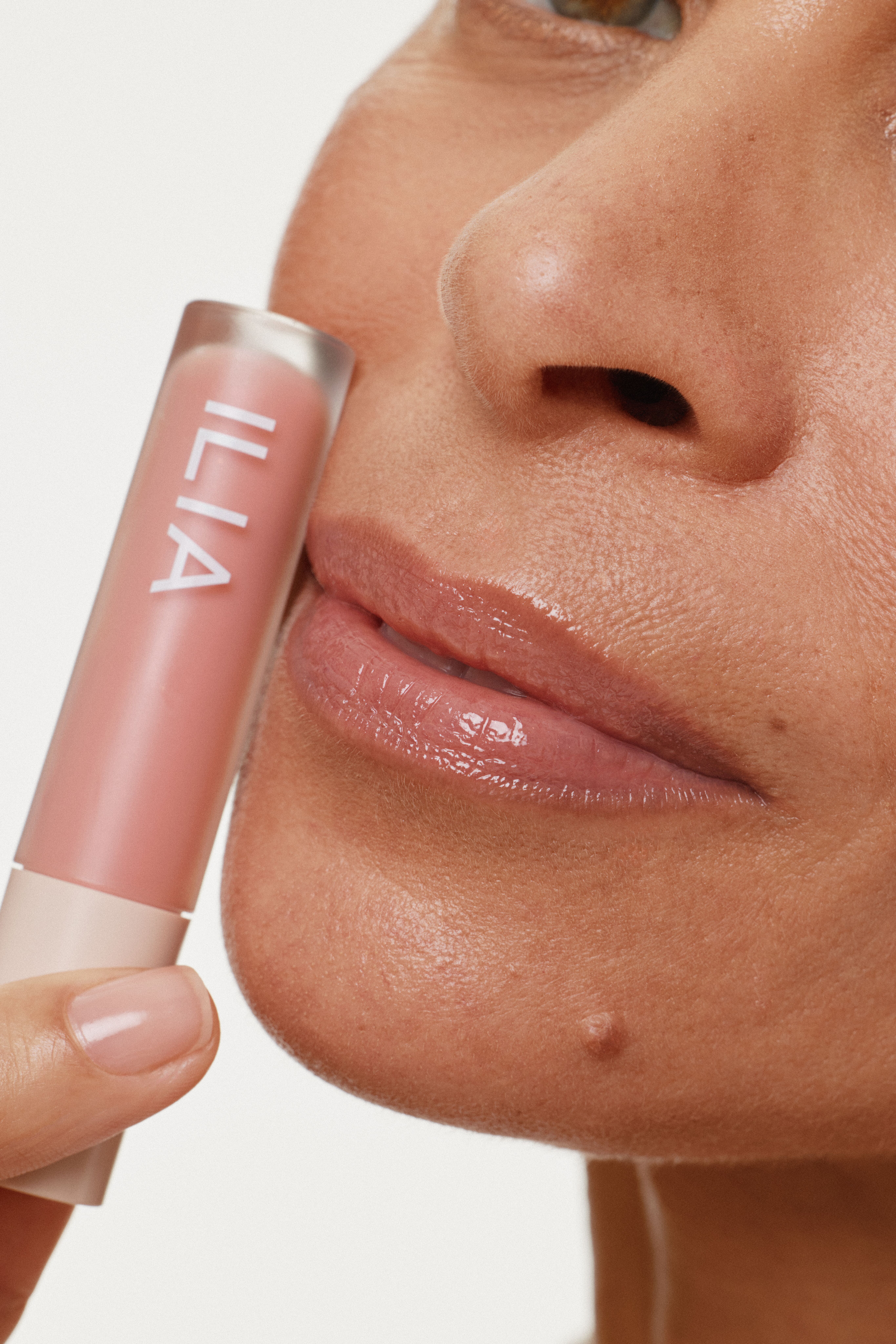 ILIA BEAUTY OVERGLAZE HYDRATING LIP GLOSS PORCELAIN
