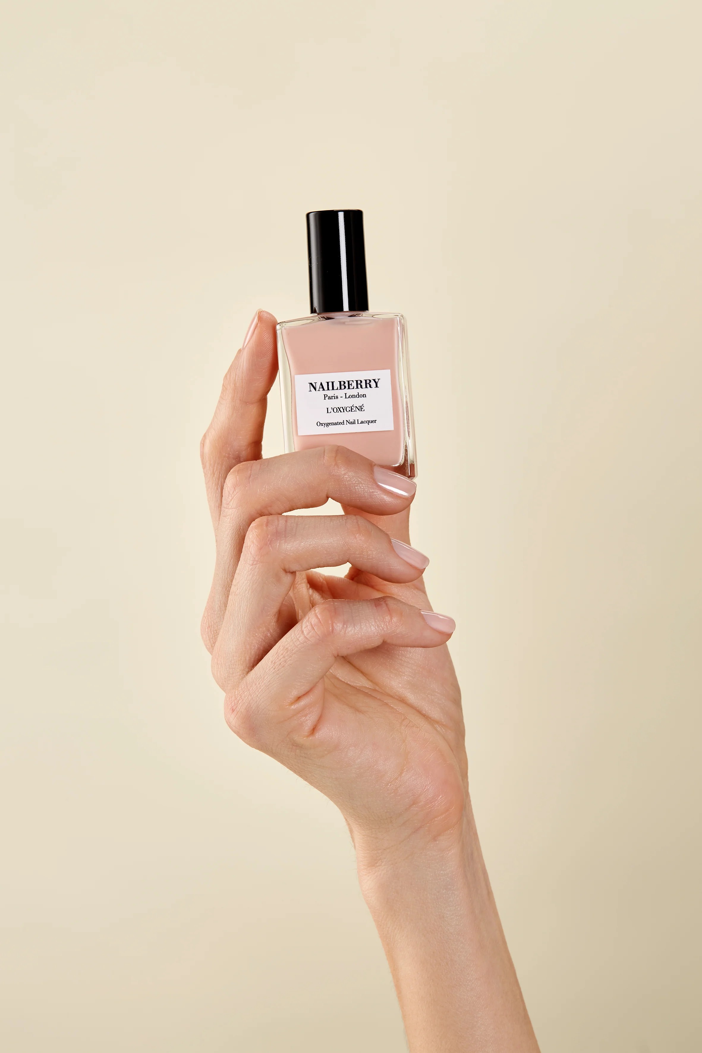 NAILBERRY NAIL LACQUER A TOUCH OF POWDER - OXY BEIGE PINK